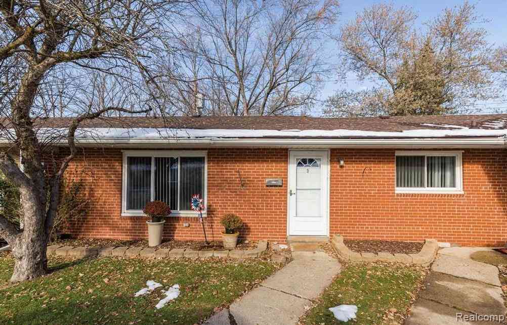 Condo For Rent - 308 N Rochester Road <br/> Clawson, MI 48017