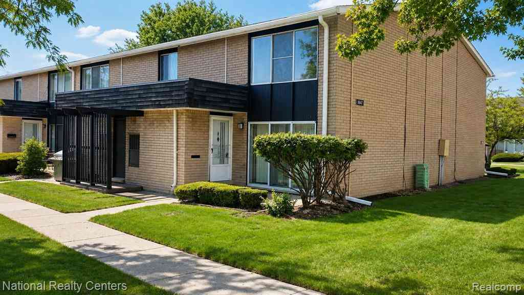 Condo For Rent - 8697 Kennedy Circle  #1<br/> Warren, MI 48093