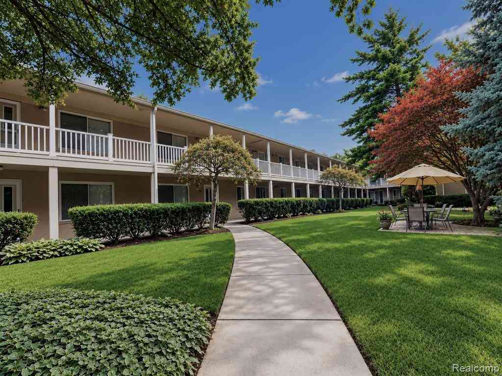 Condo For Rent - 475 S Adams Road  #10<br/> Birmingham, MI 48009