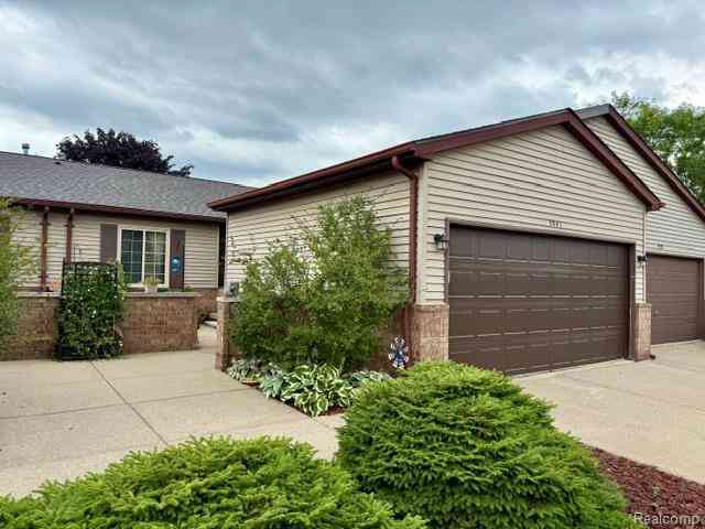 Condo For Sale - 5041 Sandalwood Drive <br/> Genesee County, Grand Blanc, MI 48439