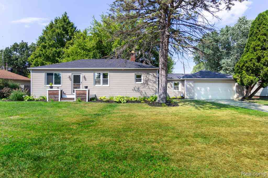 Homes For Sale - 5555 Botsford Avenue <br/> Sterling Heights, MI 48310