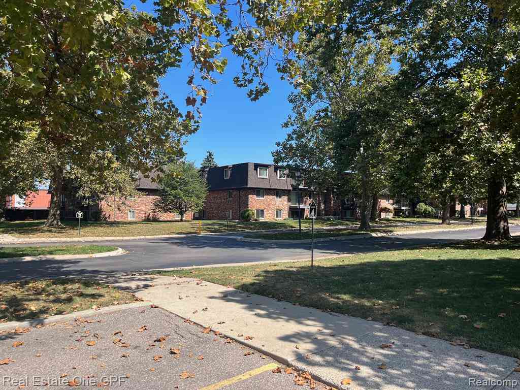 Condo For Sale - 311 Riviera Drive <br/> Macomb County, Saint Clair Shores, MI 48080