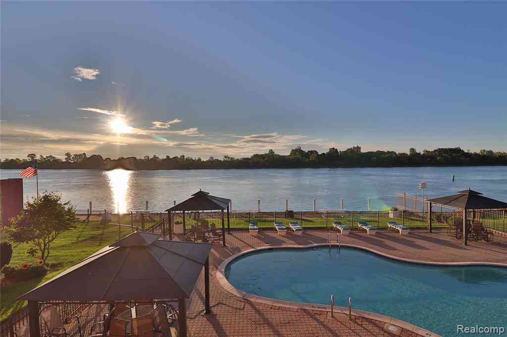 Condo For Sale - 3301 Biddle Avenue  #2B<br/> Wayne County, Wyandotte, MI 48192
