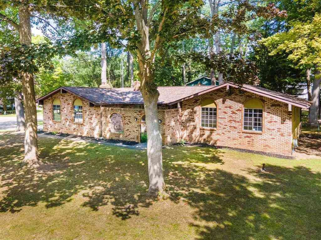Homes For Sale - 13331 Crane Ridge Drive <br/> Genesee County, Fenton, MI 48430