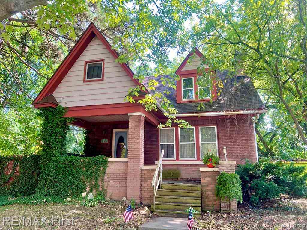 Homes For Sale - 1441 Catalpa Drive <br/> Oakland County, Berkley, MI 48072