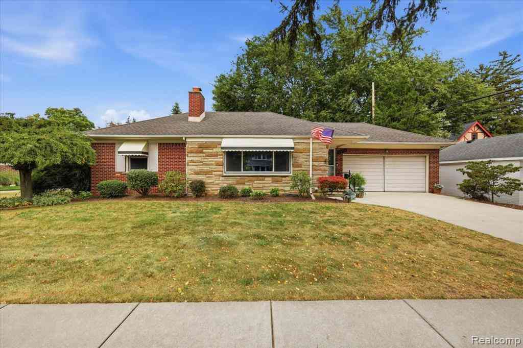 Homes For Sale - 1918 Clawson Avenue <br/> Royal Oak, MI 48073