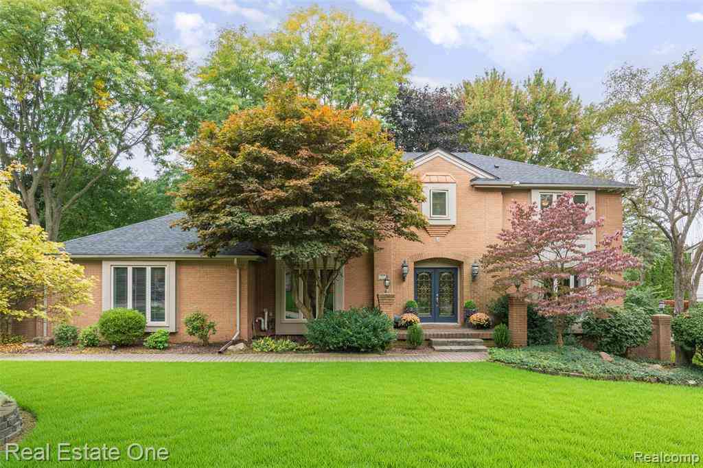 Homes For Sale - 2371 Red Maple Drive <br/> Oakland County, Troy, MI 48098
