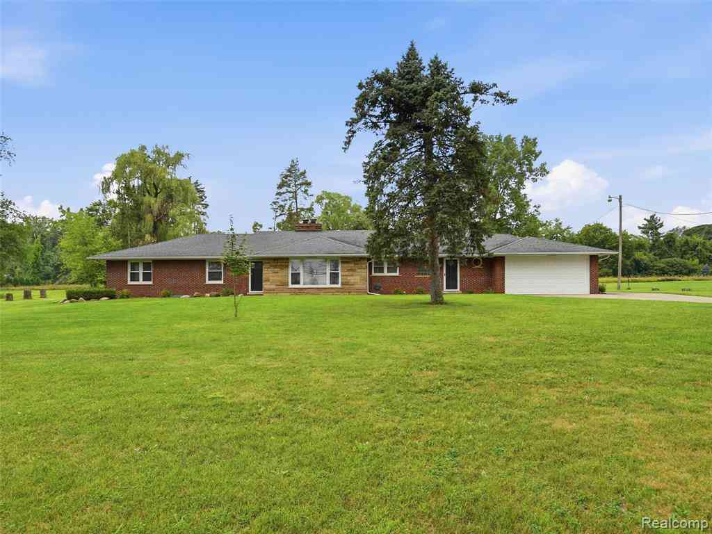 Homes For Sale - 72695 Van Dyke Road <br/> Macomb County, Romeo, MI 48065