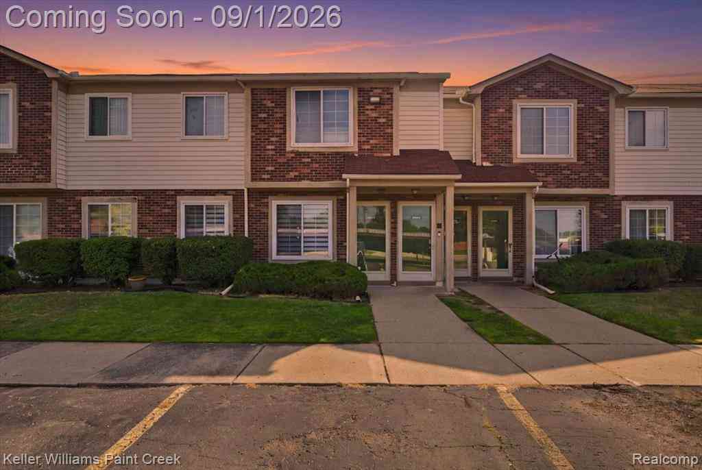 Condo For Sale - 31842 Kelly Road  #3<br/> Macomb County, Roseville, MI 48066