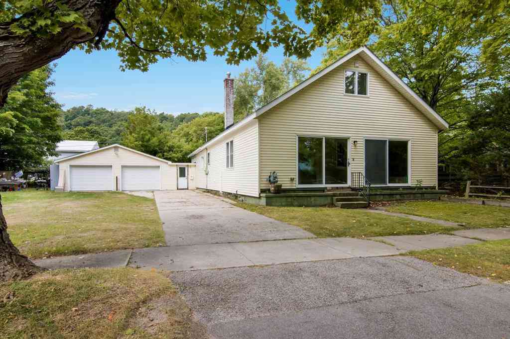 Homes For Sale - 821 Lincoln Avenue <br/> Benzie County, Elberta, MI 49628