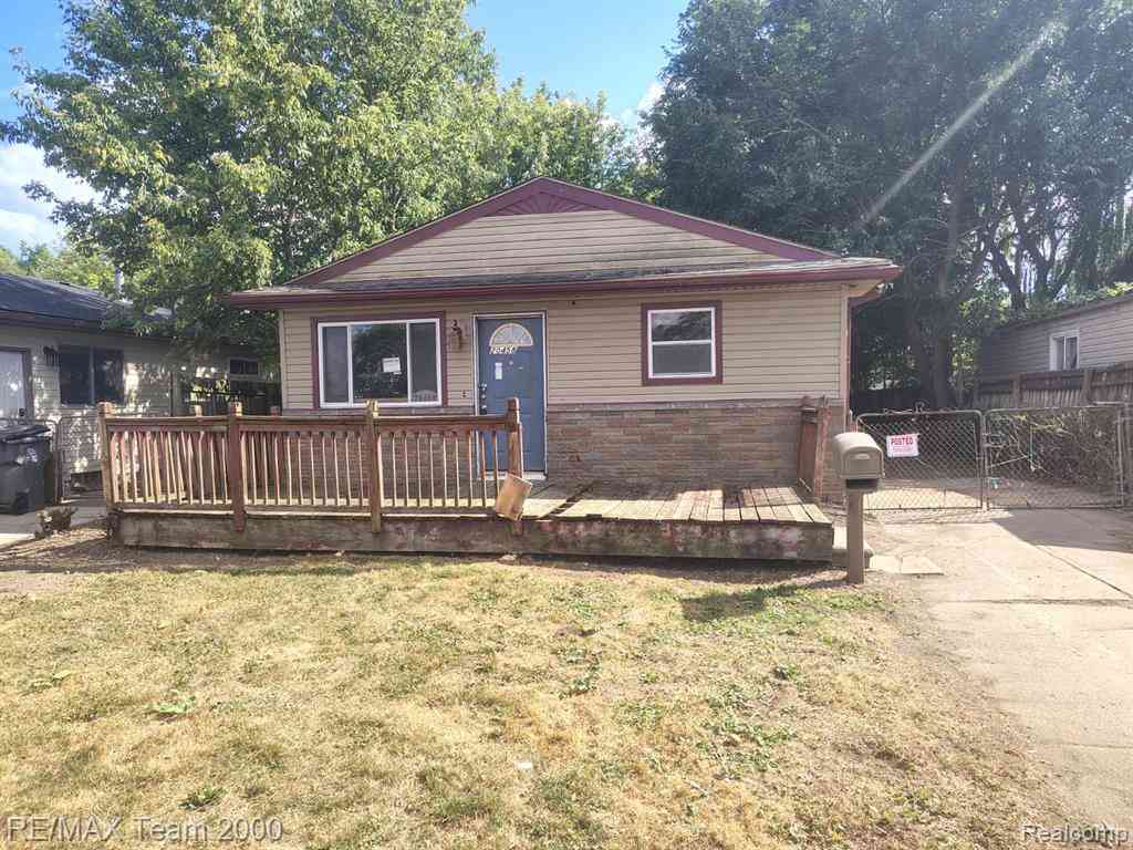 Homes For Sale - 20458 Abrahm Street <br/> Macomb County, Clinton Twp, MI 48035