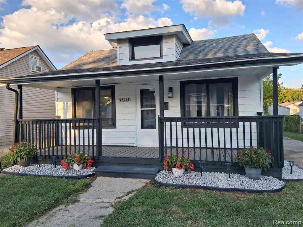 Homes For Sale - 28042 Maple Street <br/> Roseville, MI 48066