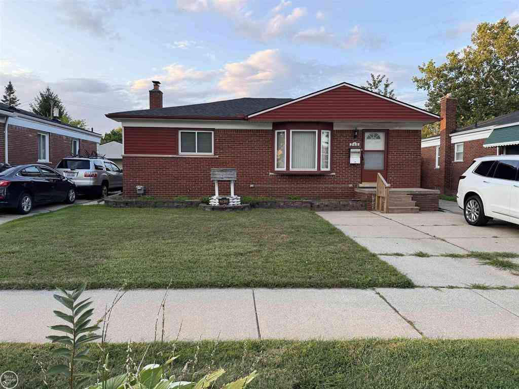 Homes For Sale - 21419 E 13 Mile Road <br/> Saint Clair Shores, MI 48082