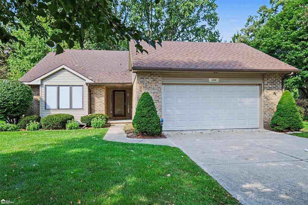 Condo For Sale - 8280 Butternut Court Court <br/> Genesee County, Grand Blanc, MI 48439