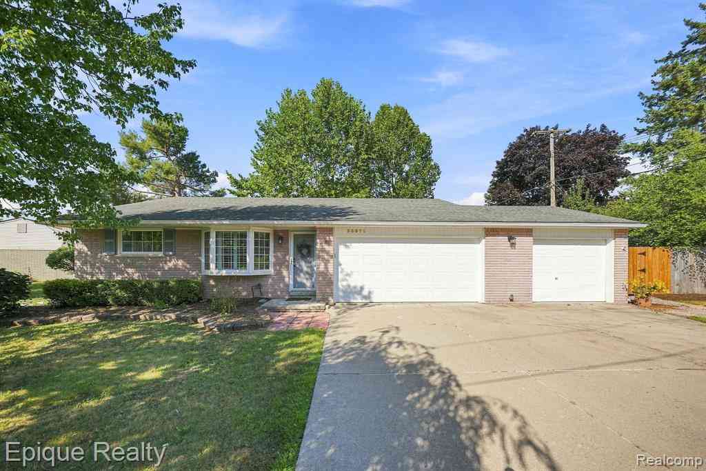 Homes For Sale - 23571 E Le Bost  <br/> Oakland County, Novi, MI 48375