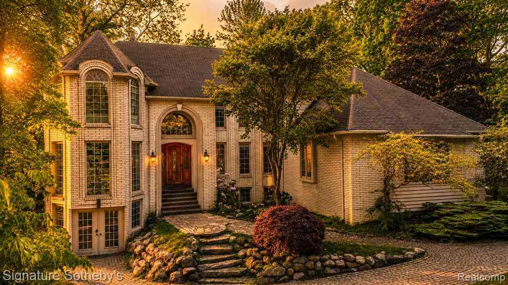 Homes For Sale - 2855 Cranbrook Ridge Court <br/> Oakland County, Rochester, MI 48306