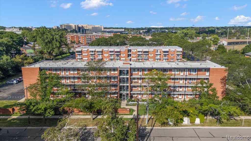 Condo For Sale - 2820 Woodslee Drive <br/> Oakland County, Royal Oak, MI 48073