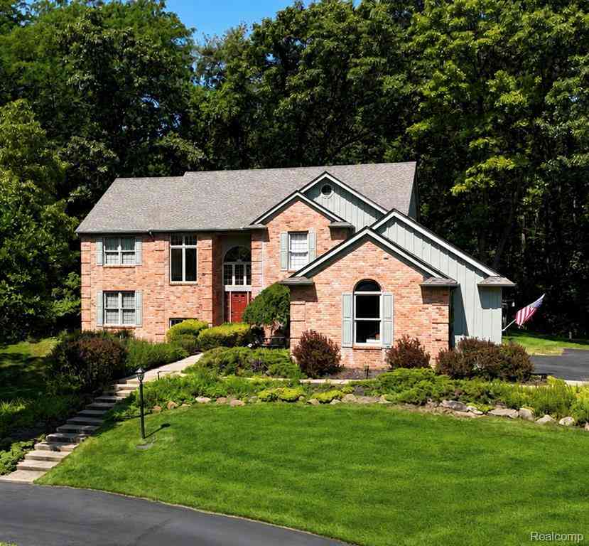 Homes For Sale - 8290 Pawnee Trail <br/> Livingston County, Pinckney, MI 48169