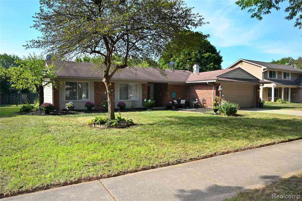 Homes For Sale - 668 Randall Drive <br/> Troy, MI 48085