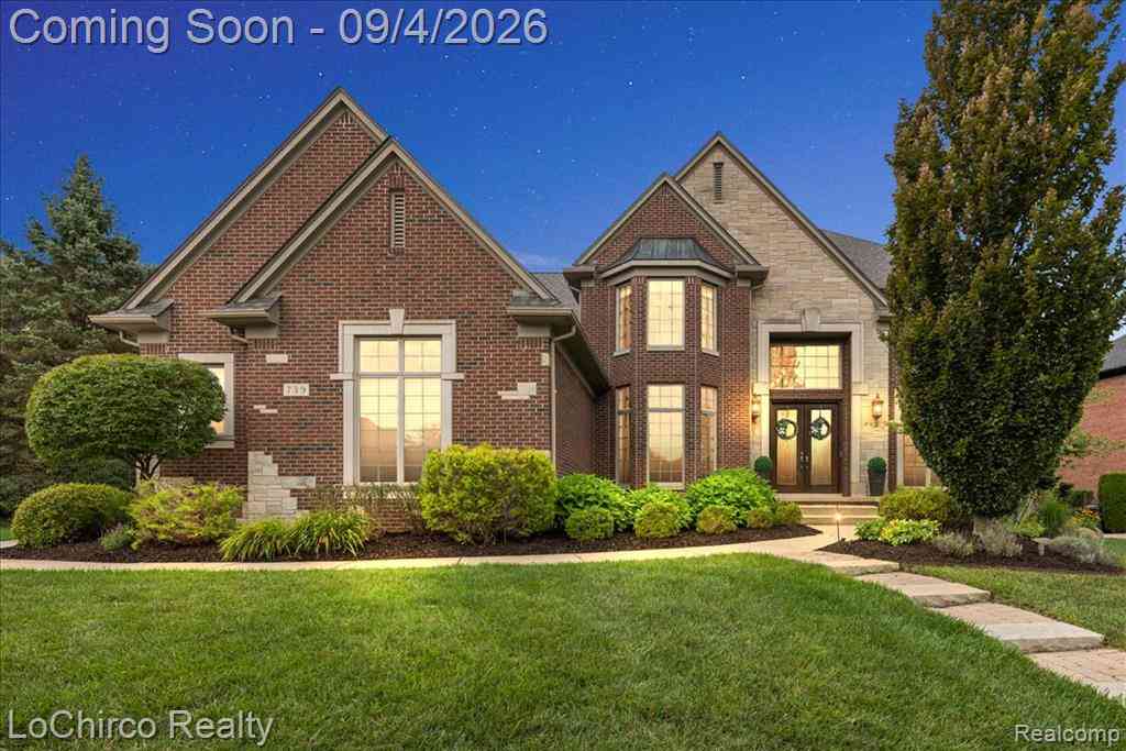 Homes For Sale - 739 Majestic Drive <br/> Rochester, MI 48306