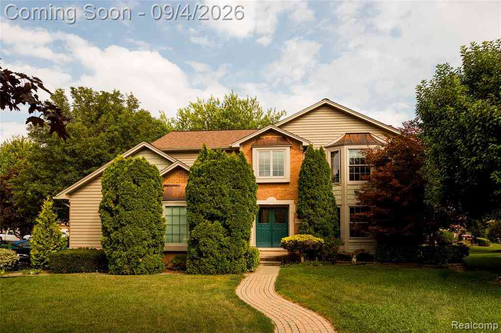Homes For Sale - 19040 Livery Court <br/> Macomb County, Clinton Twp, MI 48038