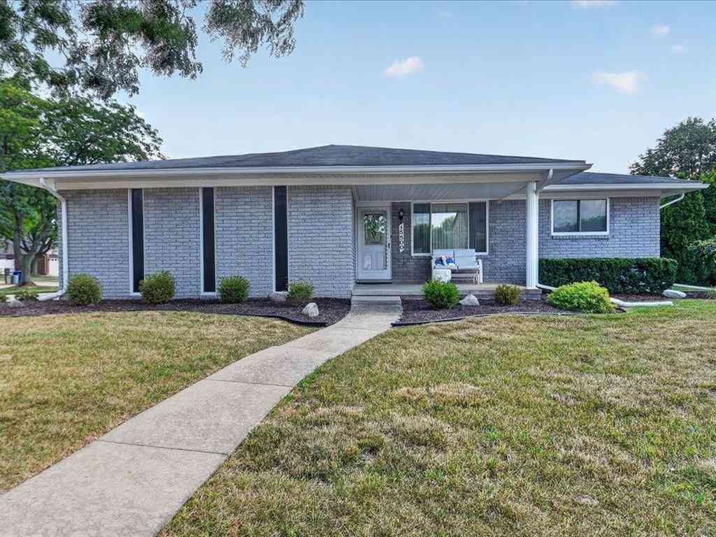 Homes For Sale - 15500 Sherwood Lane <br/> Macomb County, Fraser, MI 48026