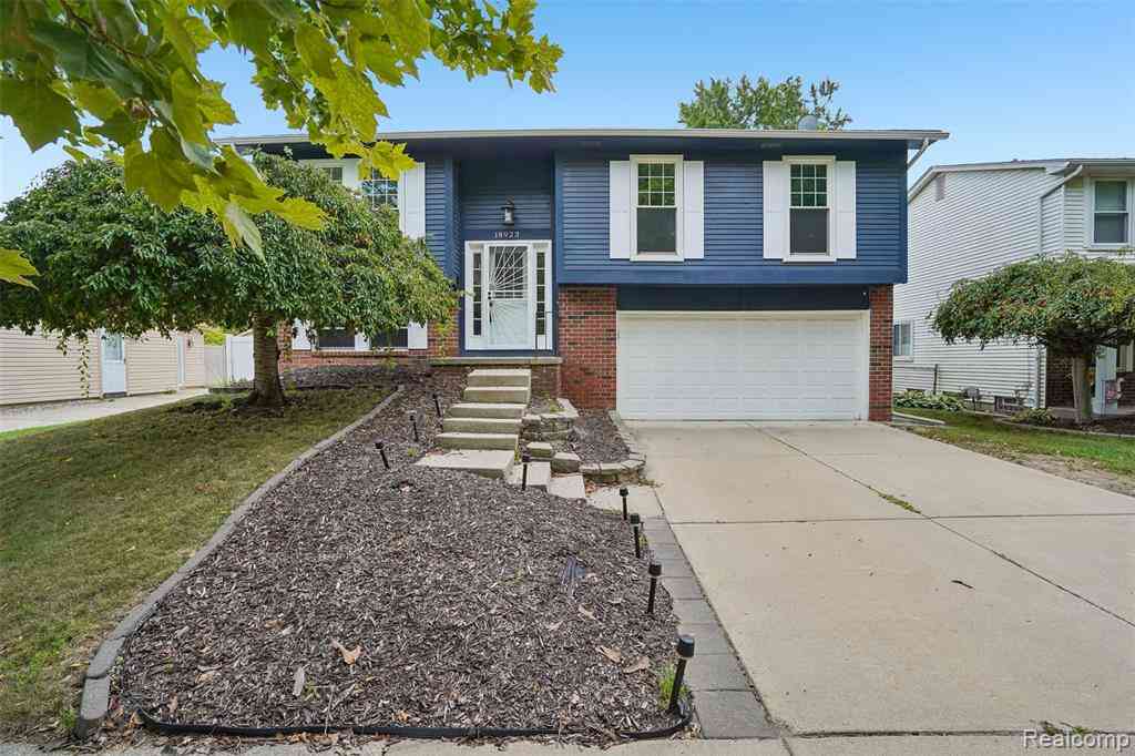 Homes For Sale - 18923 Orleans Place <br/> Woodhaven, MI 48183
