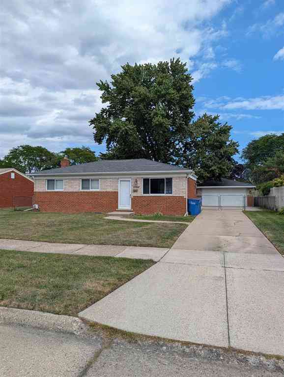 Homes For Sale - 31490 Gloede Drive <br/> Macomb County, Warren, MI 48088