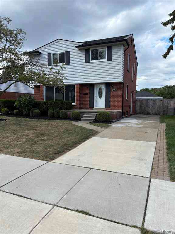 Homes For Sale - 18259 Spring Court S S<br/> Macomb County, Fraser, MI 48026