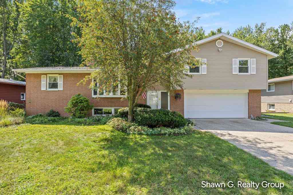 Homes For Sale - 1490 Marwood Drive Se SE<br/> Kent County, Kentwood, MI 49508