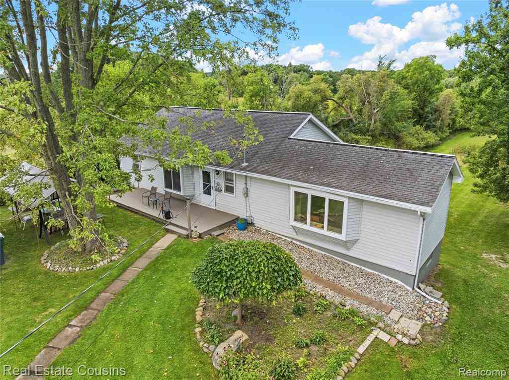 Homes For Sale - 17300 Hickory Ridge Road <br/> Fenton, MI 48430