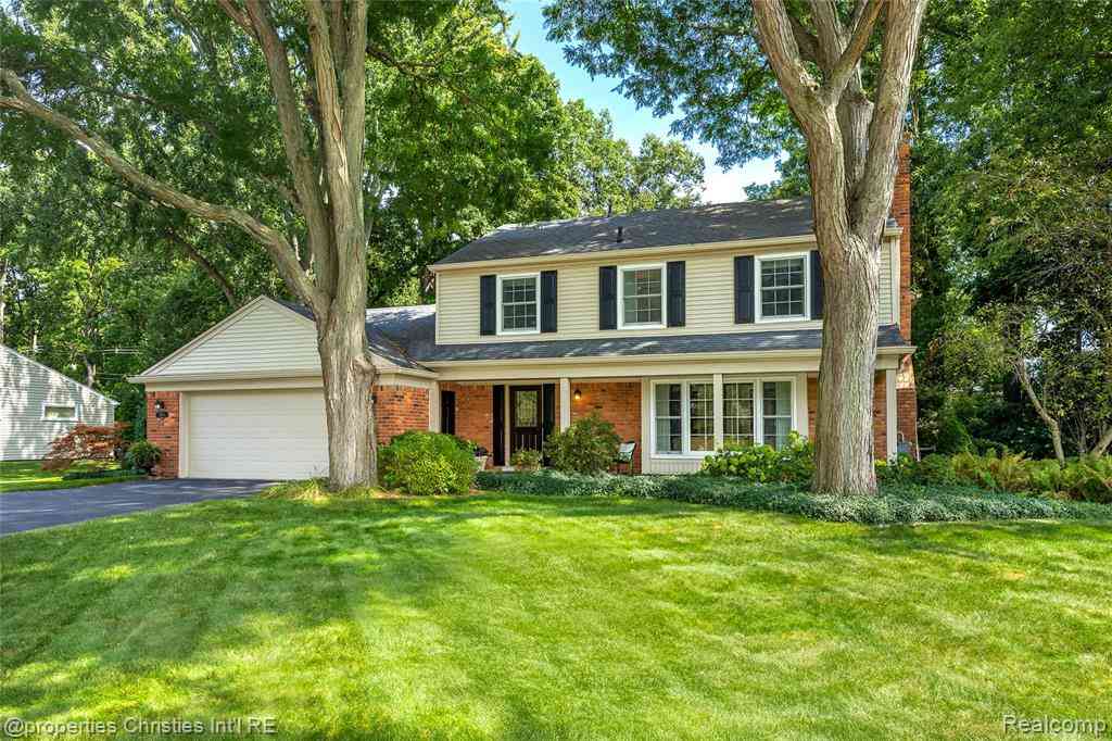 Homes For Sale - 2805 Lamplighter Lane <br/> Bloomfield Hills, MI 48304