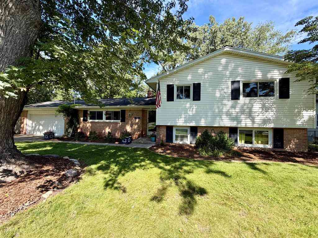 Homes For Sale - 1881 Sunny Creek Street Se SE<br/> Kent County, Kentwood, MI 49508