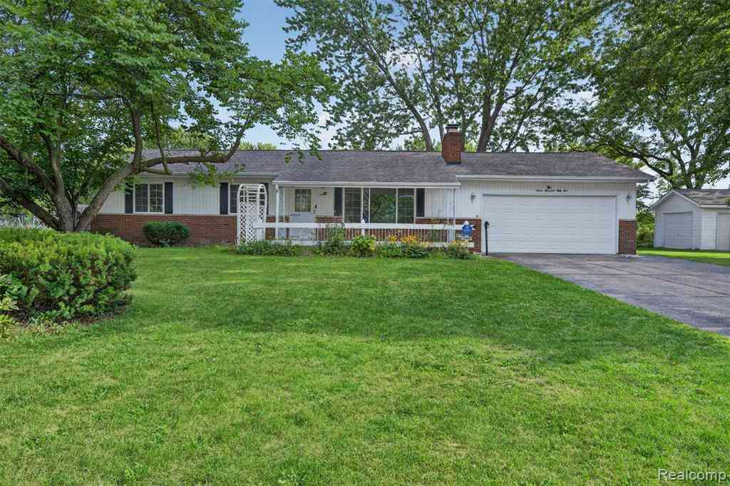 Homes For Sale - 12055 W Pierson Road <br/> Genesee County, Flushing, MI 48433