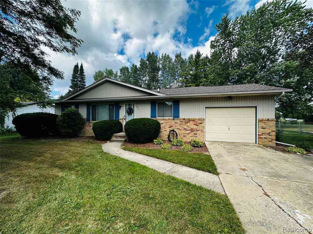 Homes For Sale - 5427 Ole Banner Trail <br/> Genesee County, Grand Blanc, MI 48439