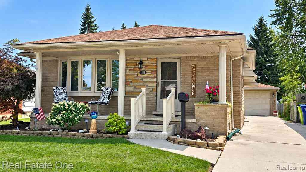 Homes For Sale - 1101 Michigan Boulevard <br/> Lincoln Park, MI 48146