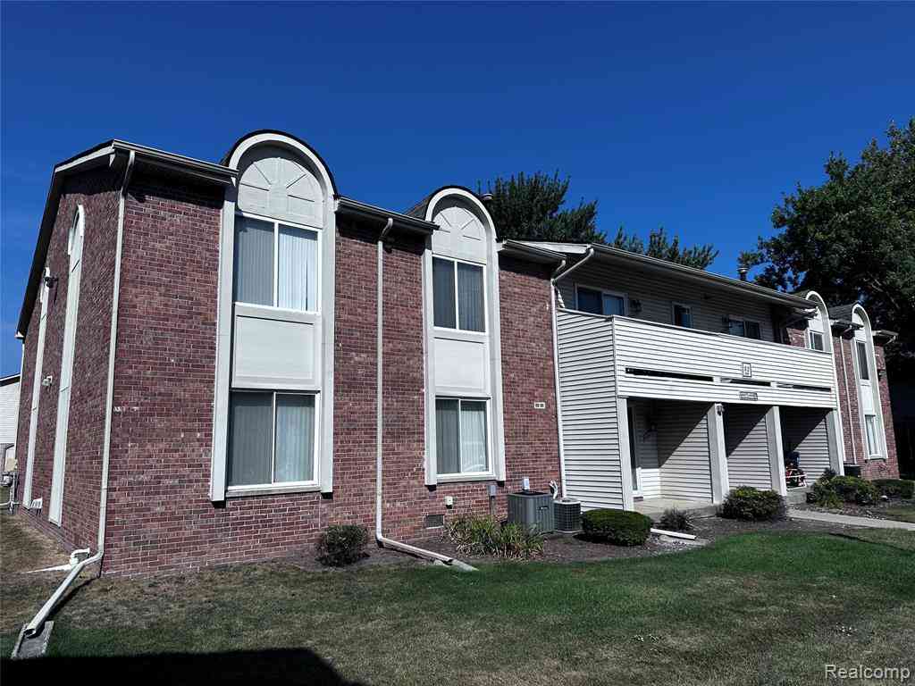 Condo For Sale - 44481 Savery Drive <br/> Wayne County, Canton, MI 48187