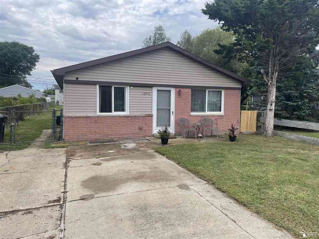 Homes For Sale - 16956 Jackson Street <br/> Taylor, MI 48180