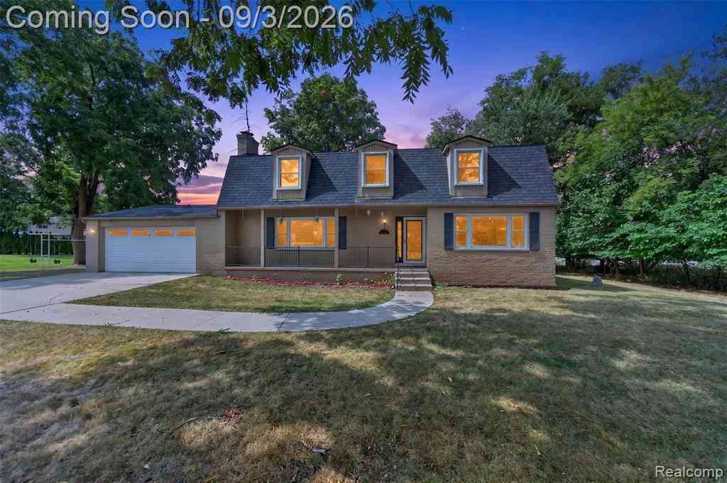 Homes For Sale - 2499 Horseshoe Drive <br/> Oakland County, West Bloomfield, MI 48322