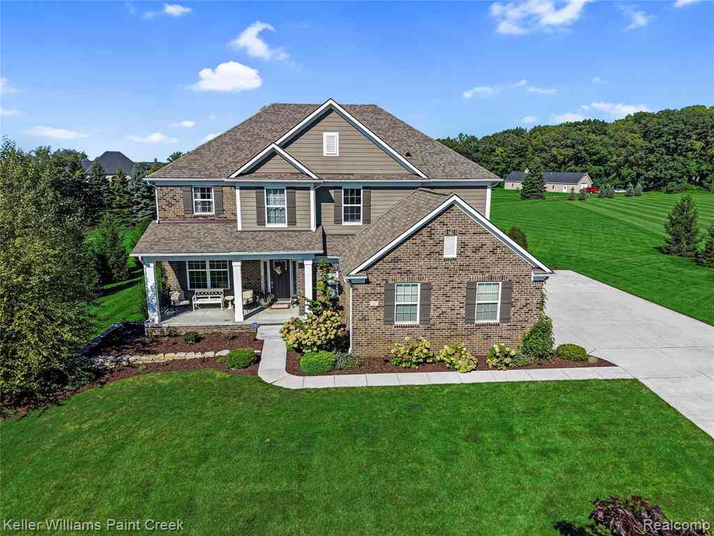 Homes For Sale - 137 Crestview Drive <br/> Rochester, MI 48306