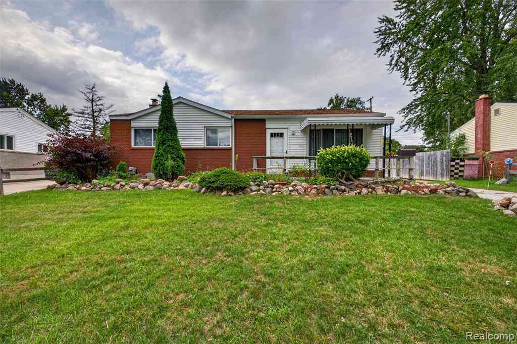 Homes For Sale - 310 Tamarac Drive <br/> Genesee County, Davison, MI 48423