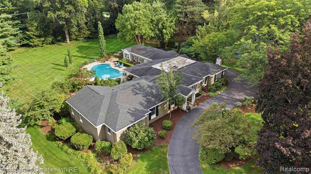 Homes For Sale - 5245 Wayfind Lane <br/> Bloomfield Hills, MI 48302
