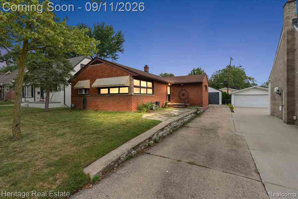 Homes For Sale - 818 Phillips Avenue <br/> Oakland County, Clawson, MI 48017
