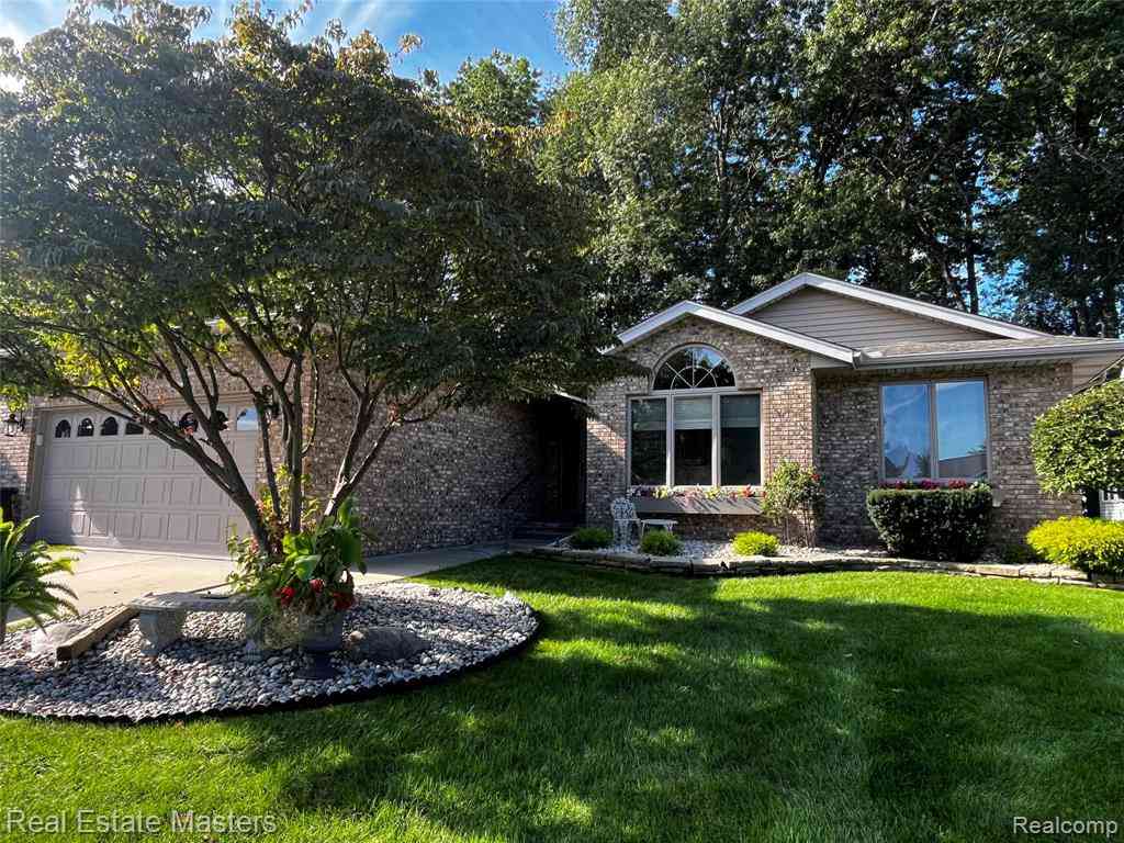 Homes For Sale - 3923 Oak Hills Circle <br/> Port Huron, MI 48060