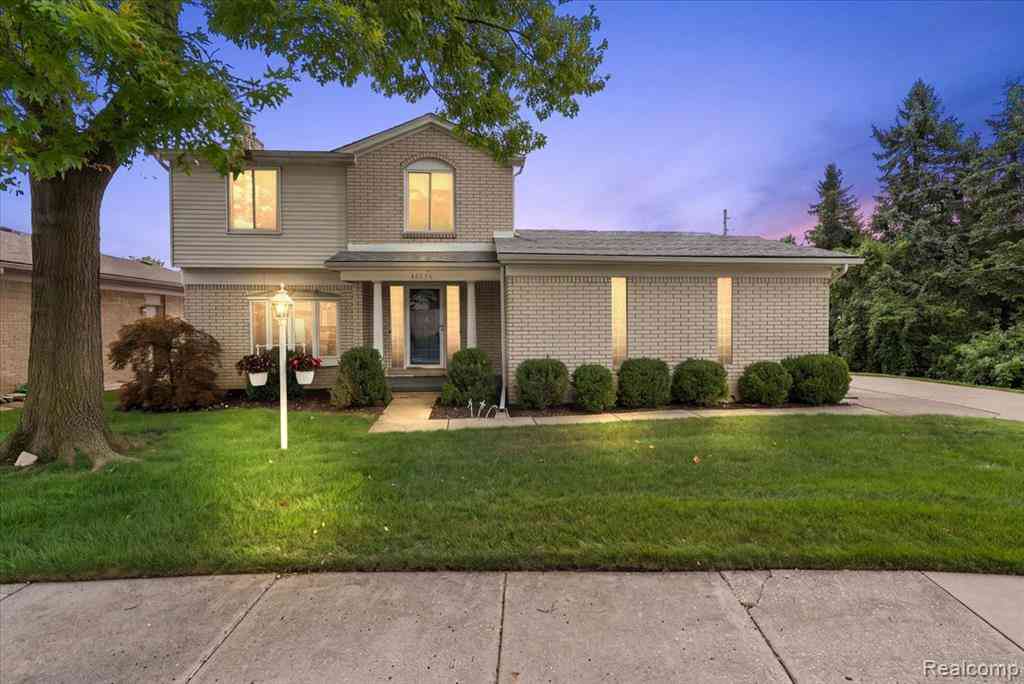 Condo For Sale - 46636 E Oakwood Drive  #55<br/> Macomb, MI 48044