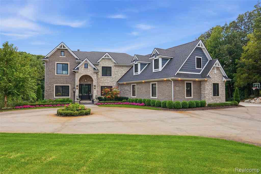Homes For Sale - 9046 Northpointe Ridge  <br/> Livingston County, Brighton, MI 48114
