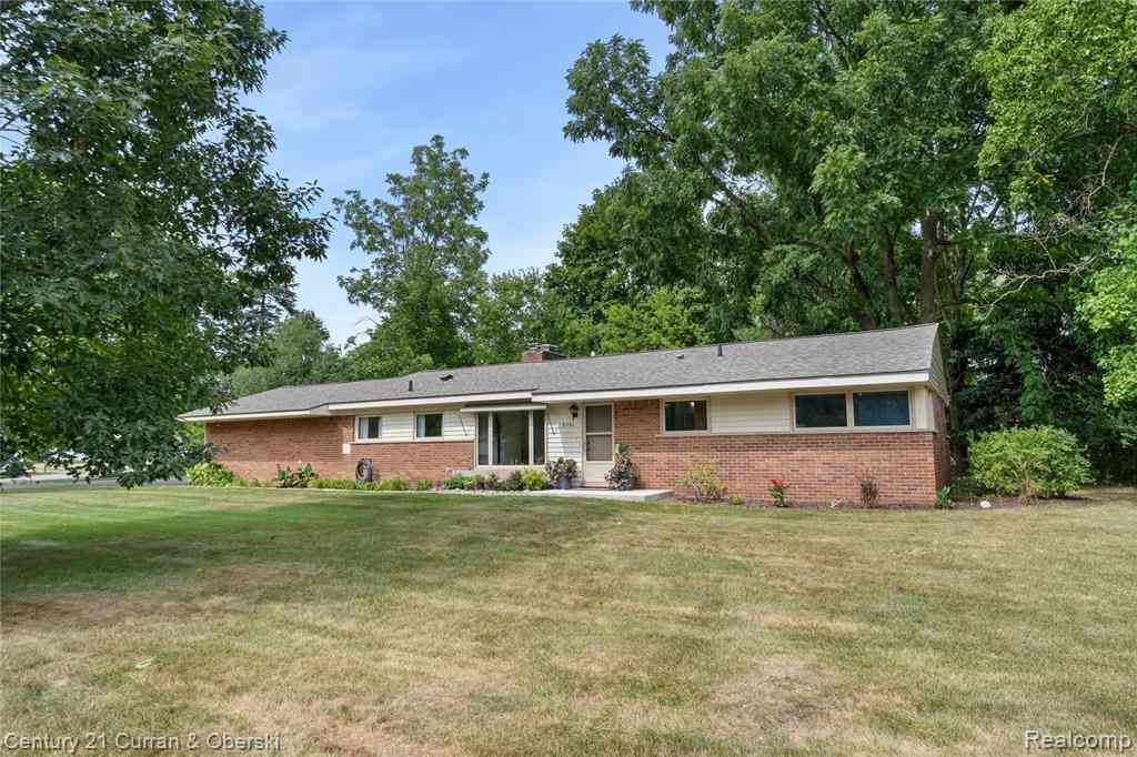 Homes For Sale - 5336 W Briarcliff Knoll Drive <br/> Oakland County, West Bloomfield, MI 48322