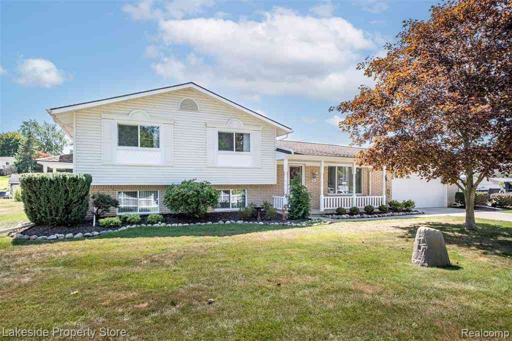 Homes For Sale - 841 Driburg Drive <br/> Oakland County, Commerce Twp, MI 48390