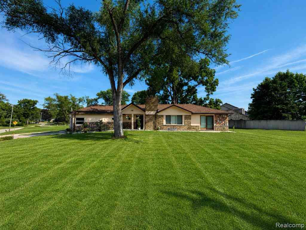 Homes For Sale - 15500 Millar Road <br/> Clinton Township, MI 48036