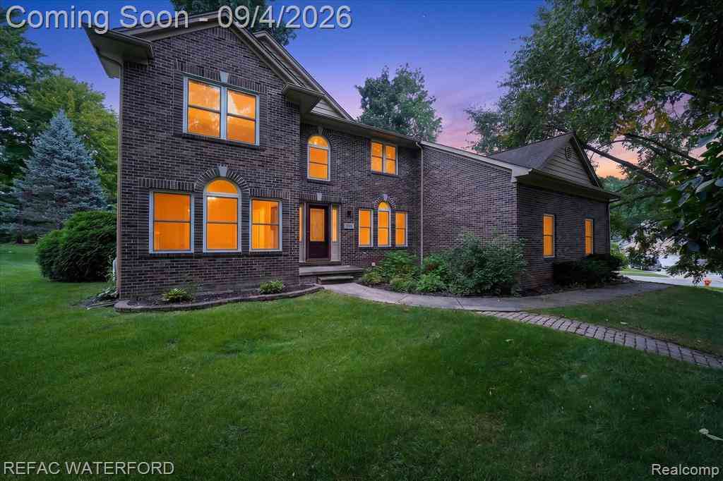 Homes For Sale - 4380 Red Oak Boulevard <br/> Waterford, MI 48329